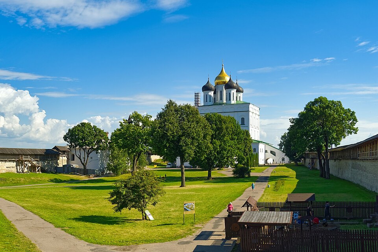 Троицкий собор внутри Псковского Крома