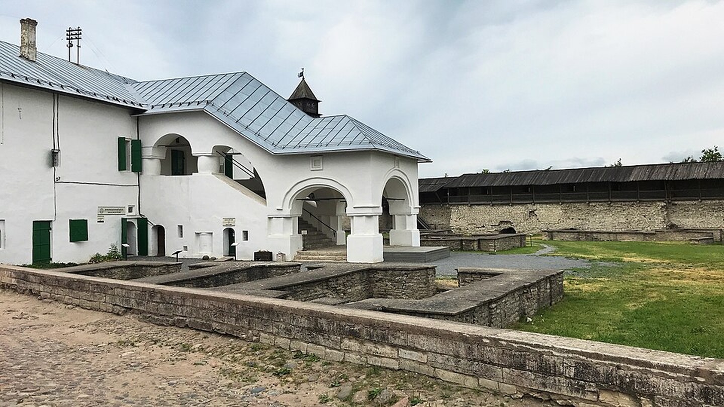 Довмонтов город у стен Псковского Крома